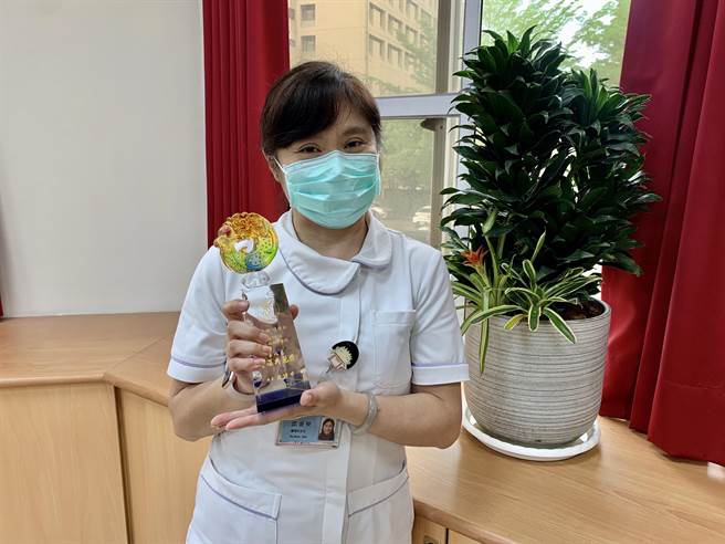 桃园疗养院护理科主任邱金快护理生涯已30年，表示精神科在疫情期间承受不少压力。（姜霏摄）