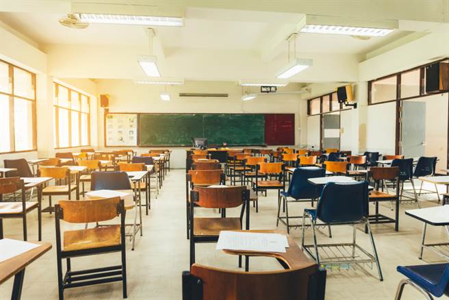 少子化趨勢下政府仍廣設大學政策失誤，政府要負起責任。(示意圖/shutterstock提供)