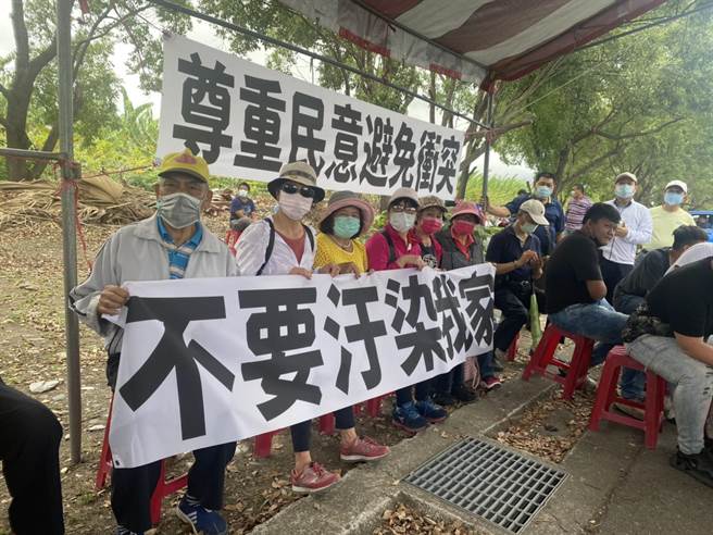 群达环保股份有限公司欲在台东市中兴路利家工业区附近设置废弃物再生处理厂，被质疑会成为下1座焚化炉，引发近200名民意代表联合居民反弹。（蔡旻妤摄）