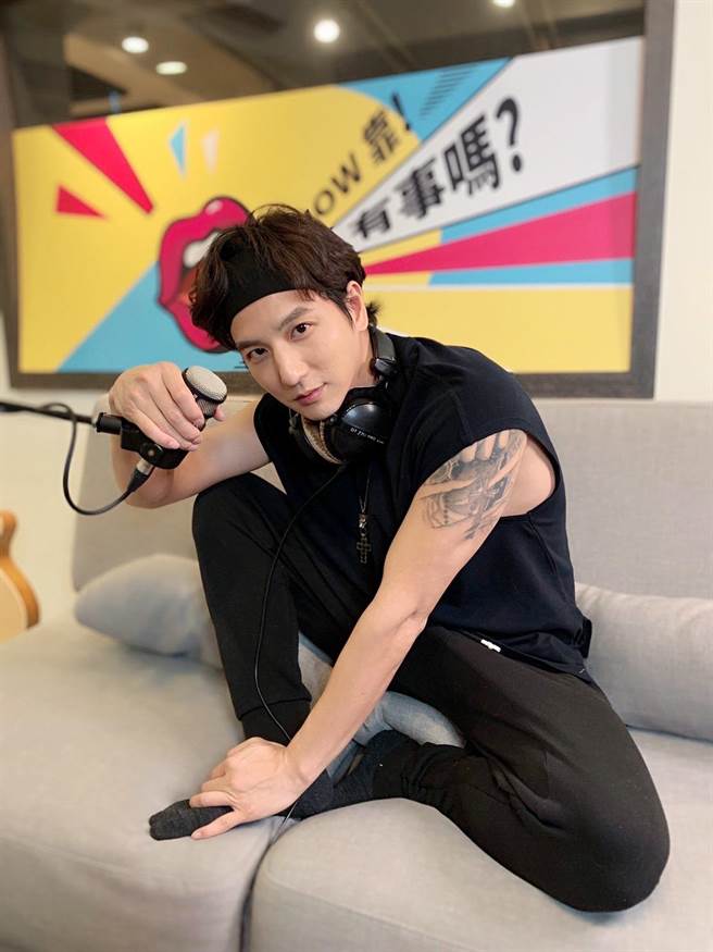 杨奇煜坦言老婆怀孕期间没禁欲。(图/《Wow靠！有事吗？》提供)