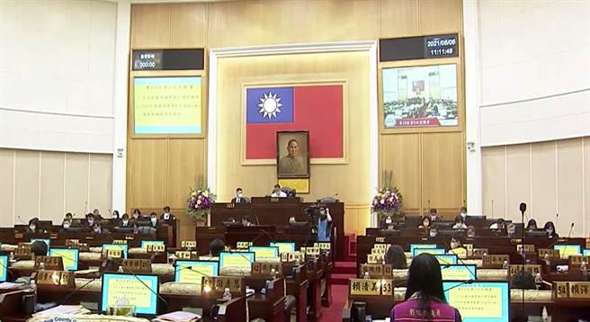 彰化縣議會召開定期大會，5日縣府主計處進行第1次追加減預算報告，歲出追加35.7億元，使得2021年度整體預算達535億元，創下史上最大規模。（吳敏菁攝）