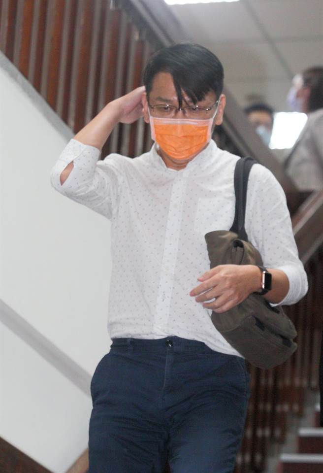 时代力量前党主席徐永明被控期约贿赂，5日赴台北地院开庭。（张铠乙摄）