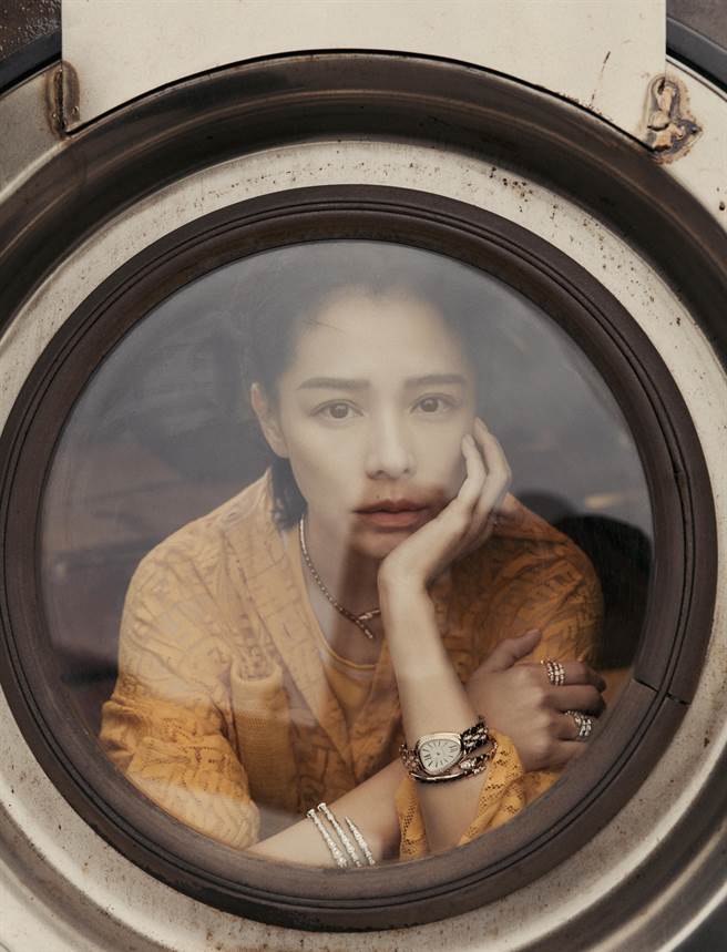 徐若瑄兼顾家庭与事业，是粉丝心目中的「钢铁V」。（《Bella 侬侬》提供）