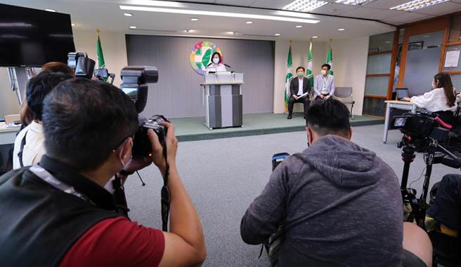 兼任民进党主席的蔡英文总统5日针对黑道入党风波致歉，也是蔡首度在10楼记者室发表谈话。（黄世麒摄）
