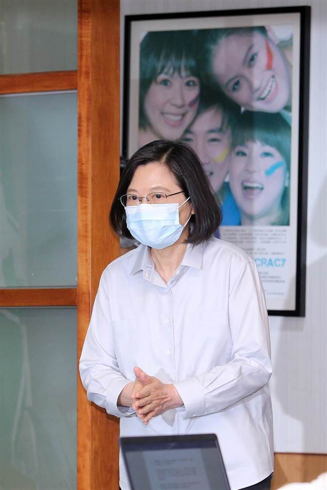 兼任民进党主席的蔡英文总统5日针对黑道入党风波致歉。（黄世麒摄）
