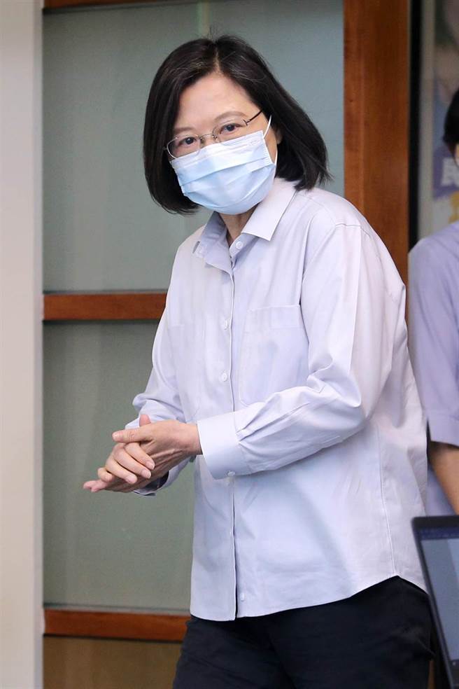 兼任民进党主席的蔡英文总统5日针对黑道入党风波致歉。（黄世麒摄）
