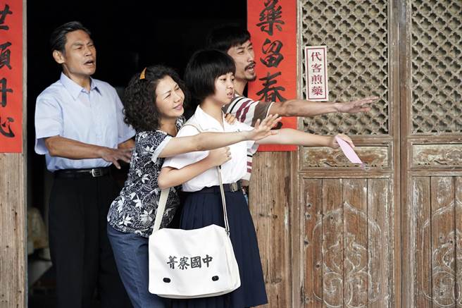 《俗女养成记2》夏靖庭、于子育、吴以涵、陈竹升。 (华视、CATCHPLAY提供／摄影王志伟）