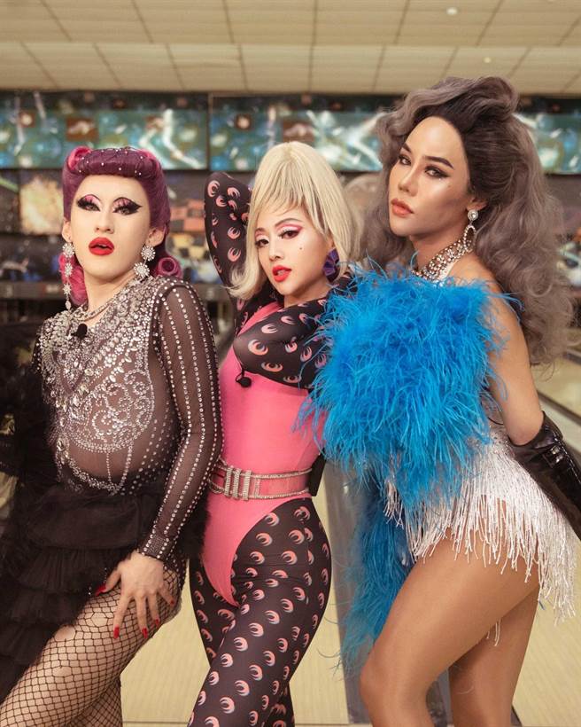 鬼鬼为了首开频道节目煞费苦心去妆扮、想点及挑战唱英文歌。（avex taiwan 提供）