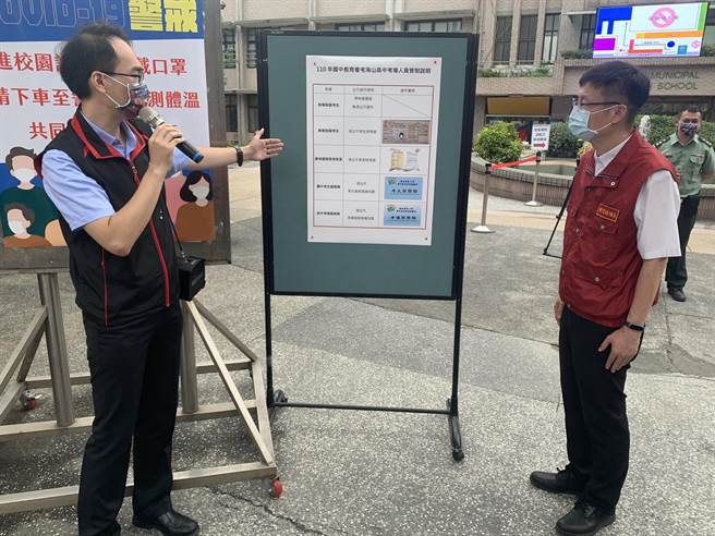 新北市教育局长张明文视察国中教育会考防疫演练。（王扬杰摄）