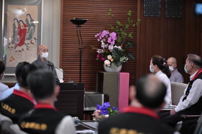 慈济今天55周年，花莲县长徐榛蔚拜会证严法师会。（花莲县府提供／王志伟花莲传真）