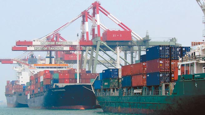 台湾出口表现亮眼，带来经济春燕喜讯，但是贸易结构存在的隐忧却令人无法忽略。图／本报资料照片