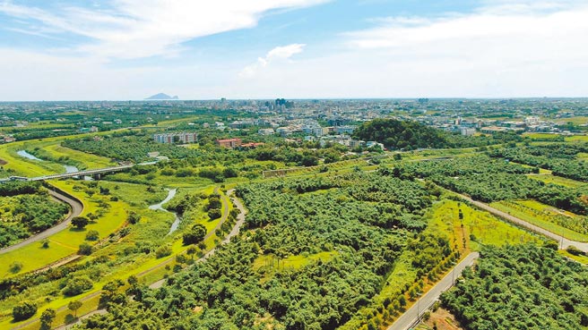 「员山水公园─维管束漫生计画」将斥资7058万元营造景观，预计明年底完成。图为计画范围空拍照。（田中央联合建筑师事务所提供／李忠一宜兰传真）