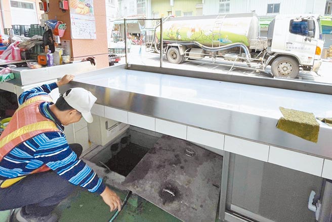 台南市下营市场雨水贮留系统每月可节水约60吨。（台南市府提供／刘秀芬台南传真）