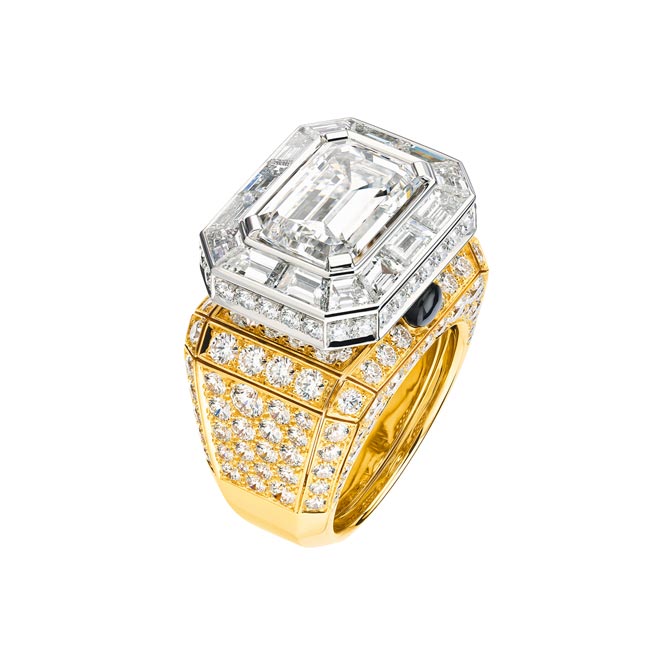 香奈儿Diamond Stopper戒指，主石为5.21克拉钻石，3695万7000元。（CHANEL提供）