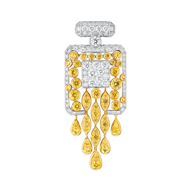 香奈儿N°5 SIGNATURE BOTTLE胸针，完美诠释香水瓶身之美，231万元。（CHANEL提供）