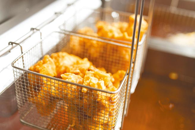 起家鸡鸡肉採用「洽富气冷鸡」，成本高昂，讲求鸡肉不泡水，更加卫生鲜甜。（起家鸡提供）