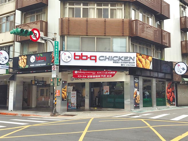 bb.q CHICKEN公馆店于今（5日）开幕，打卡赠「炸物3选1兑换券」。（bb.q CHICKEN提供）