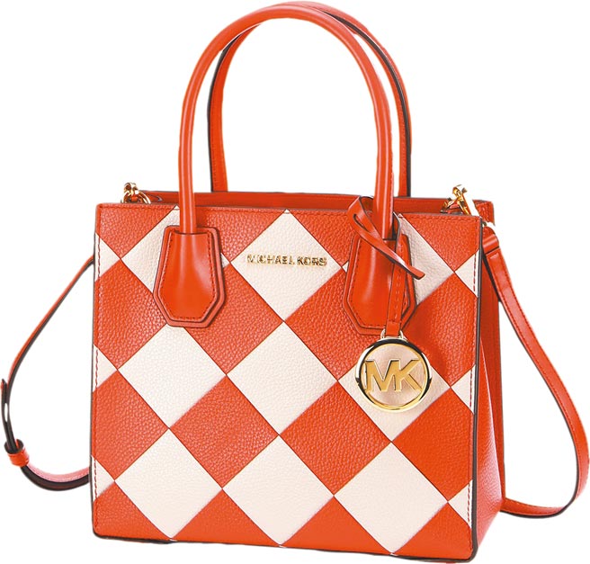 义大Outlet Mall的Michael Kors编织提包，原价2万4600元，特价9840元。（义大Outlet Mall提供）