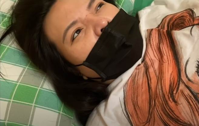 小甜甜水肾加上宫缩，腹部相当疼痛。（图／YT@甜甜妈我当Mother）