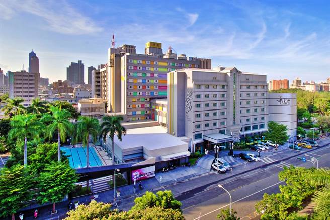 饭店业者华园宣布将位于高雄市前金区的「起家厝」六合本馆土地建物，以27亿元卖给永信建大股东永硕投资。（华园提供）