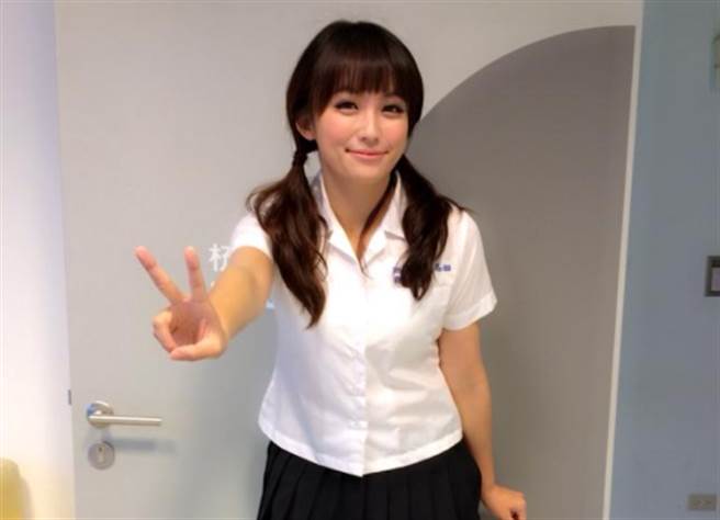 周萦萦当年闪婚竟是因为喝醉打赌。(图/翻摄自周萦萦脸书)