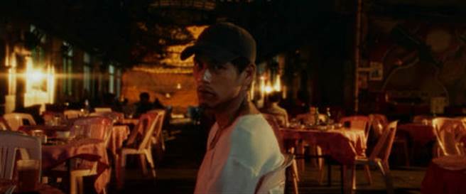 彭于晏在新电影形象阴郁。（图／《热带往事》电影截图）