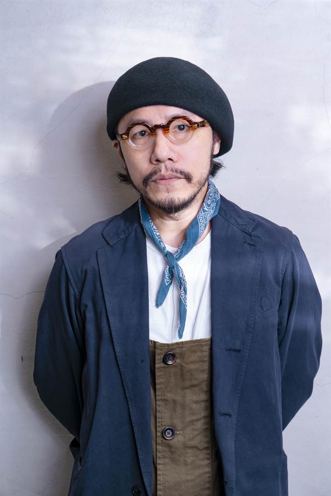 方序中，设计工作室「究方社」创意总监。作品主要领域包括唱片包装、书籍装帧等，近期于大稻埕开设以声音採集为主的实验店面。（摄影／顏涵正）