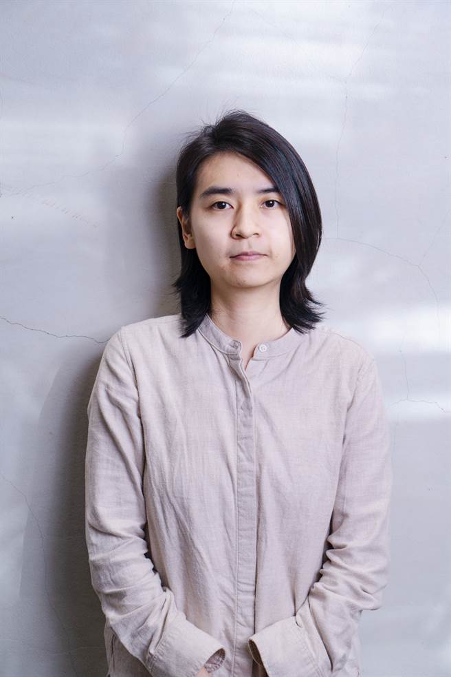 萧芸安，创作领域涵盖词曲创作、剧场音乐设计、影像配乐及声音艺术等跨界项目，近年致力于各地声景的採集与推广工作。（摄影／顏涵正）