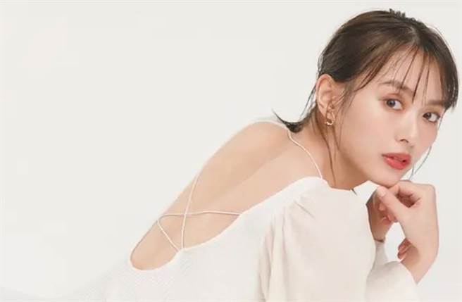 内田理央凭着《月薪娇妻》、《大叔的爱》等夯剧上位，成为新一代女神。(图／翻摄自内田理央IG)