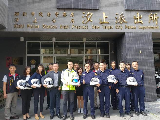 新北市议员张锦豪认为，市警局从各分局调动111人支援，各分局人力早已不足，却将第一线的基层警力调回总局支援，如此作法是挖东墙补西墙，更应积极向中央争取人力补充。（张锦豪提供）