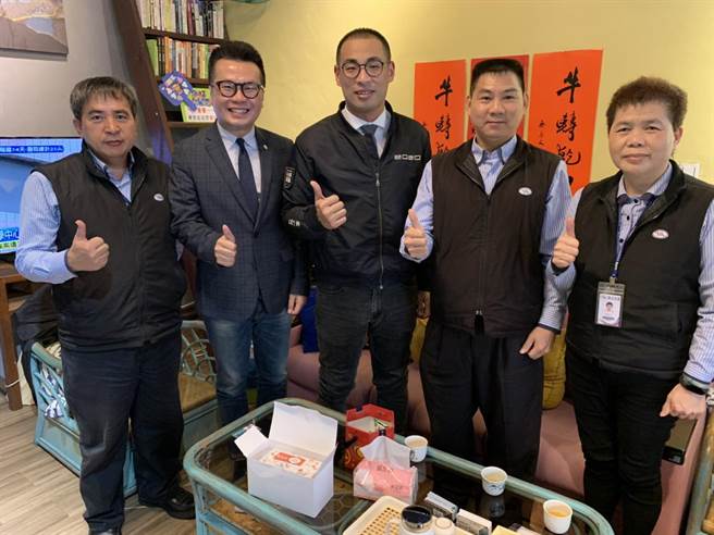 相關單位開會協調後，宣布快捷公車可提前至9月行駛。（基隆市議員張秉鈞提供／陳彩玲基隆傳真）