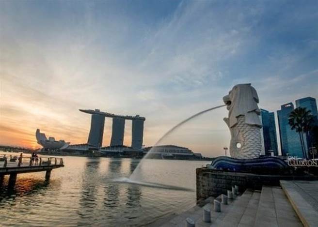 香港、新加坡近日疫情反覆，使原订于26日开放的港星旅游气泡增添变数。（取自东网）