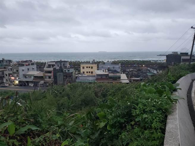 用来设赌场的民宅出门就看到美丽海景。（王扬杰翻摄）