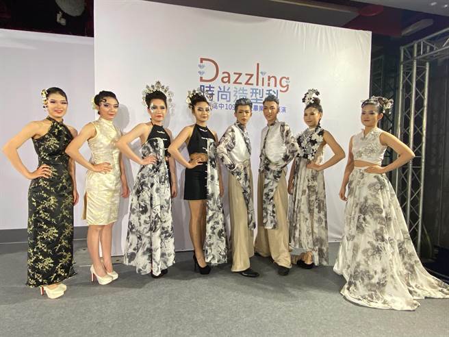 光復高中时尚造型科「Dazzling」毕业动态展演6日登场，由时尚造型科所有学生共同担纲演出。（陈育贤摄）