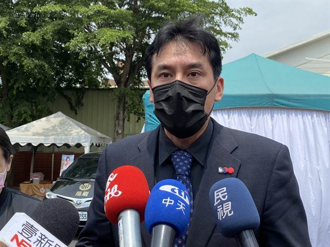 媒体人黄暐瀚的母亲，5日凌晨3点多，在台中市南区遭1名宾士车男驾驶撞击身亡。