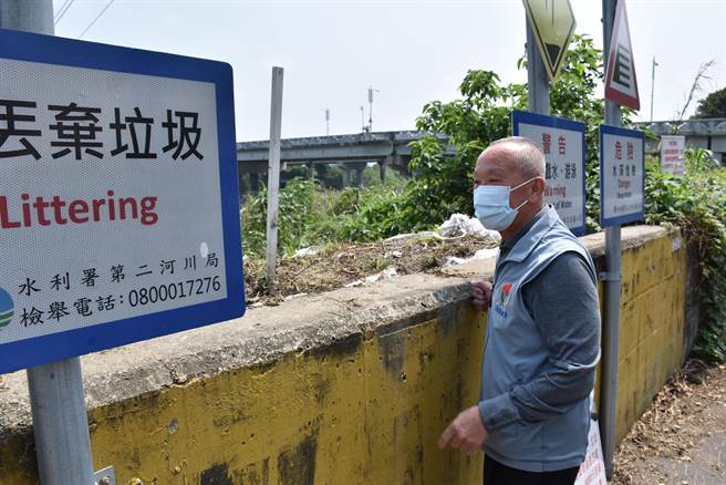 苗栗縣長徐耀昌從出任頭份鎮以來，一直非常關心米粉街防汛工程。（謝明俊攝）