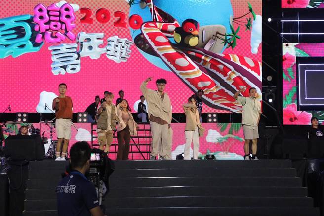 花莲夏恋嘉年华是全台夏天热年大型演唱会，县府举办徵选闪亮之星团队，让表演团体能站上舞台，舞出自信。（花莲县府提供／王志伟花莲传真）