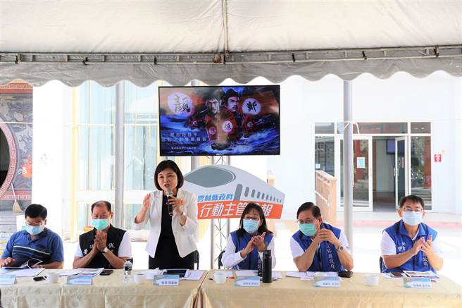 雲林縣長張麗善（左三）在雲林縣水林鄉顏思齊紀念館，宣布「1621開台400」系列活動動起來。（張朝欣攝）