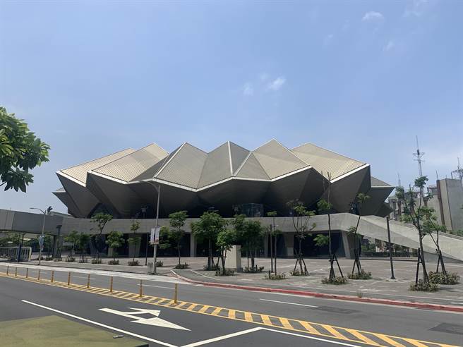 台北流行音樂中心即將於近日展開25間店舖招商，多名議員憂心北流地理位置差，若不提升招商誘因，恐只吸引到同質高的商家，淪為「大賣場」。（黃婉婷攝）