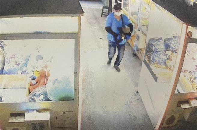 娃娃机双盗横行南部数月，归仁警方将2嫌拘提到案。(民眾提供／曹婷婷台南传真)