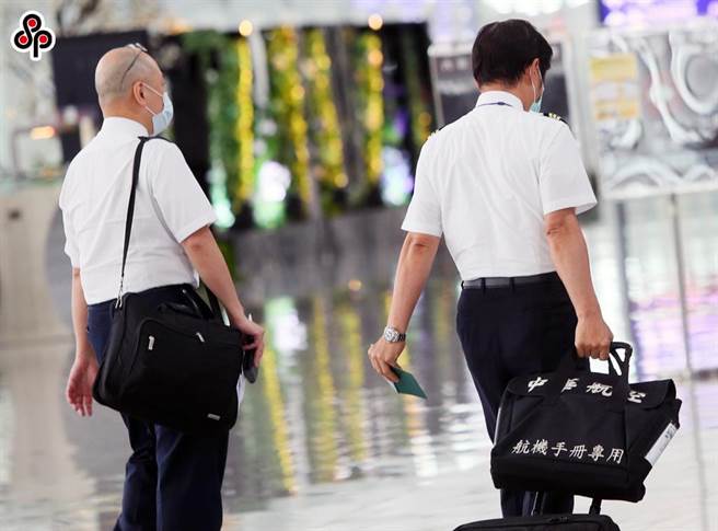 华航因机组员染疫恐将面临百万罚锾。（本报资料照）