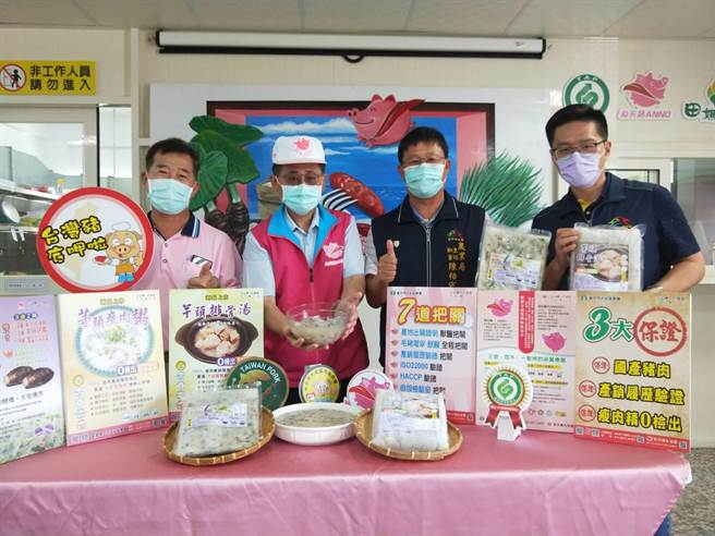 台中市大安区农会6日举办芋头瘦肉粥及芋头排骨汤的新品上市发表会。（陈淑娥摄）