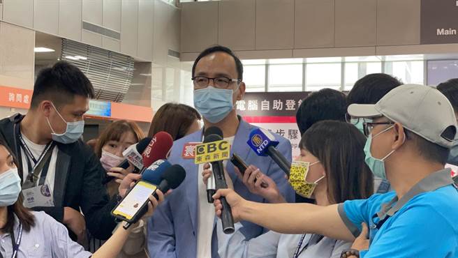 朱立倫下午受訪。（朱立倫辦公室提供）