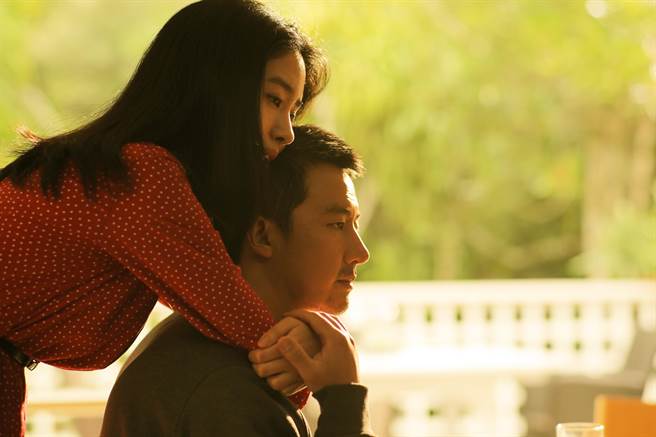 杨采钰、黄轩演出《只有芸知道》。（华映提供）