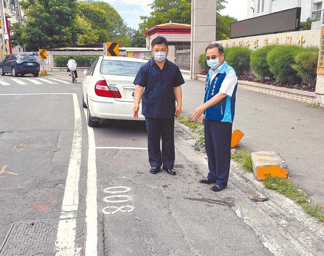 北斗鎮公所宣布10日起路邊停車開始收費，一共規畫656格車格，消息一出當地攤商樂見其成，表示能解決長期占用車格問題。（吳建輝攝）