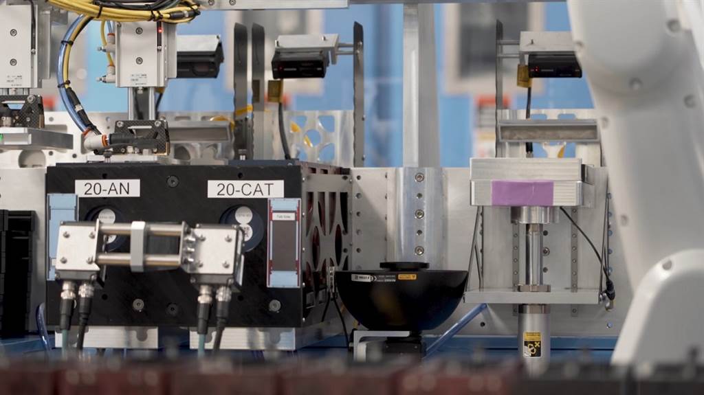 BMW與Ford共同發佈新型全固態電池投資 預計2022年車用型電池將量產