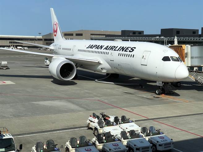日航證實，從印度返台的29人已降落松機，圖為日航客機。（資料照 黃菁菁攝)