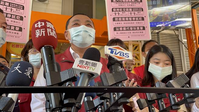 新北市長侯友宜今（7日）則說，新北11家防疫旅館一開始至今都採取「分艙分流」，而且完全沒有軌跡狀況，用紅、黃、綠三燈號嚴格管控。（葉書宏攝）