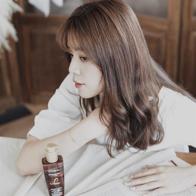 锁色护髮精油不仅能延缓染髮掉色，还能改善髮尾毛躁的状况。（图／品牌提供）