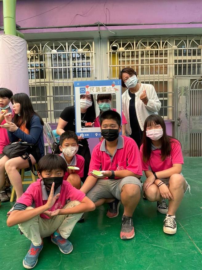 所有辛苦的妈咪们，一起在学校与宝贝们留下合影，度过难忘的小周末。（校方提供／吴建辉彰化传真）